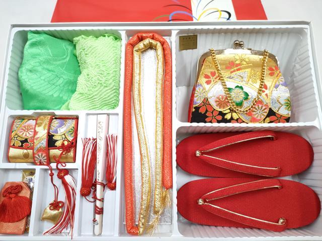 平和屋着物[]和装小物　女の子　子供　草履・バッグ・帯揚げ・しごきセット　舞蝶花文　金銀糸　箱付き　逸品　DABG3137ma