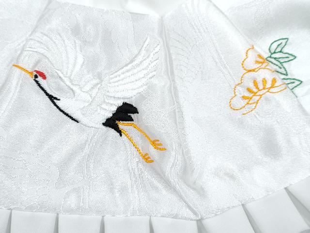 平和屋着物[]和装小物　お宮参り　男の子　子供　帽子・スタイ・お守り袋セット　刺繍　飛鶴松文　箱付き　未使用　DABG3139ma