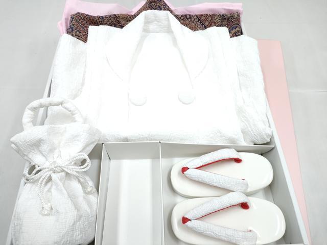 平和屋着物[]七五三　女の子　３歳　祝着　三つ身　長襦袢(単衣)・被布・巾着・草履セット　更紗花文　箱付き　未使用　DABG3144ma