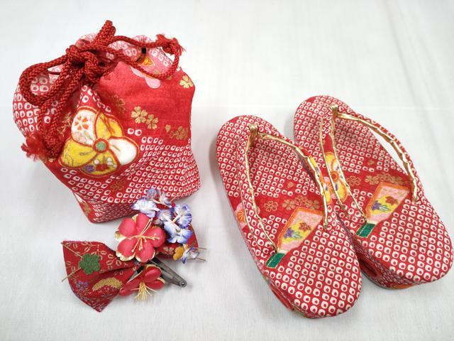 平和屋着物[]七五三　女の子　３歳　祝着　三つ身　長襦袢(単衣)・被布・草履・小物セット　羽子板花文 暈し染め 金彩　箱付き　DABG3149ma
