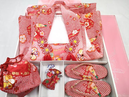 平和屋着物[]七五三　女の子　３歳　祝着　三つ身　長襦袢(単衣)・被布・草履・小物セット　羽子板花文 暈し染め 金彩　箱付き　DABG3149ma