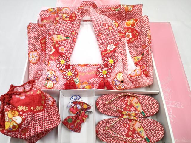 平和屋着物[]七五三　女の子　３歳　祝着　三つ身　長襦袢(単衣)・被布・草履・小物セット　羽子板花文 暈し染め 金彩　箱付き　DABG3149ma