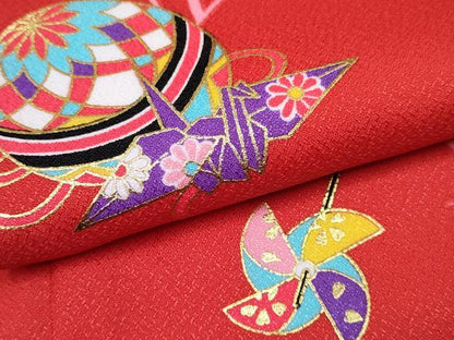 平和屋着物[]七五三　女の子　３歳　祝着　三つ身　長襦袢(単衣)・被布・草履・小物セット　風車 折り鶴鞠花文 金彩　箱付き　DABG3151ma