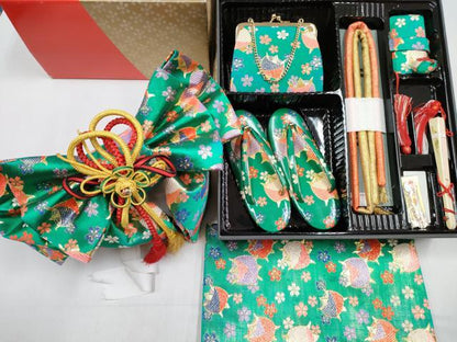 平和屋本店[]西陣　おくむら謹製　女の子　子供　つけ帯・草履・バッグ・小物セット　糸車文　金糸　箱付き　DABG3160ma