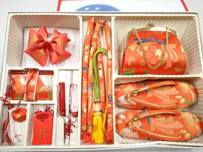 平和屋着物[]和装小物　女の子　子供　草履・バッグ・帯締め・小物セット　束ね熨斗花蝶文　金銀糸　箱付き　逸品　DABG3201ma