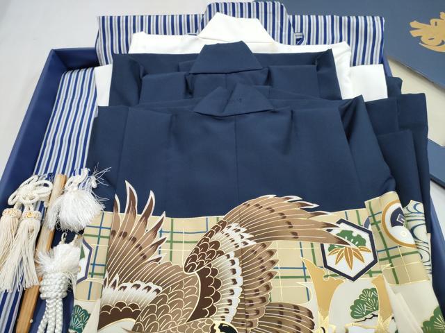 平和屋着物[]七五三　男の子　祝着・羽織・長襦袢(単衣)・行灯袴・小物セット　鷹　鷲　兜　流水笹松文　金彩　箱付き　DABG3206ma