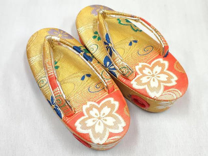 平和屋着物[]和装小物　女の子　子供　つけ帯・草履・バッグ・帯締め・小物セット　流水舞桜文　金糸　箱付き　DABG3208ma