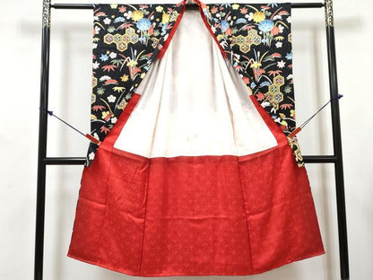 平和屋着物[]七五三　女の子　７歳　祝着　四つ身　襦袢(無双仕立て・半衿刺繍)セット　吉祥花文　黒地　逸品　DABG3269ma