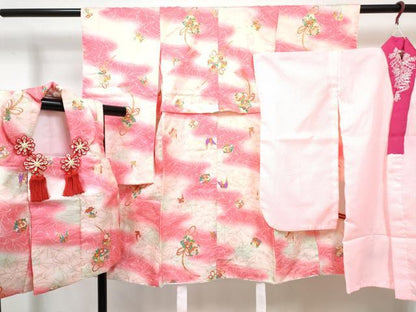 平和屋着物[]七五三　女の子　３歳　祝着　三つ身　長襦袢(単衣)・被布セット　折り鶴花丸文　暈し染め　金彩　洗える着物　DABG3314ma