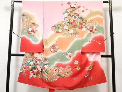 平和屋着物[]七五三　女の子　７歳　祝着　四つ身　長襦袢(袷・半衿刺繍)セット　扇面御所車花鞠文　暈し染め　金銀彩　逸品　DABG3376ma