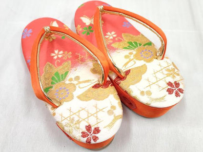 平和屋着物[]和装小物　女の子　子供　草履・バッグ・帯締め・小物セット　花蝶文　金糸　箱付き　逸品　DABG3476ma