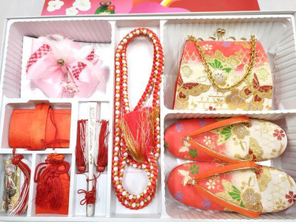 平和屋着物[]和装小物　女の子　子供　草履・バッグ・帯締め・小物セット　花蝶文　金糸　箱付き　逸品　DABG3476ma