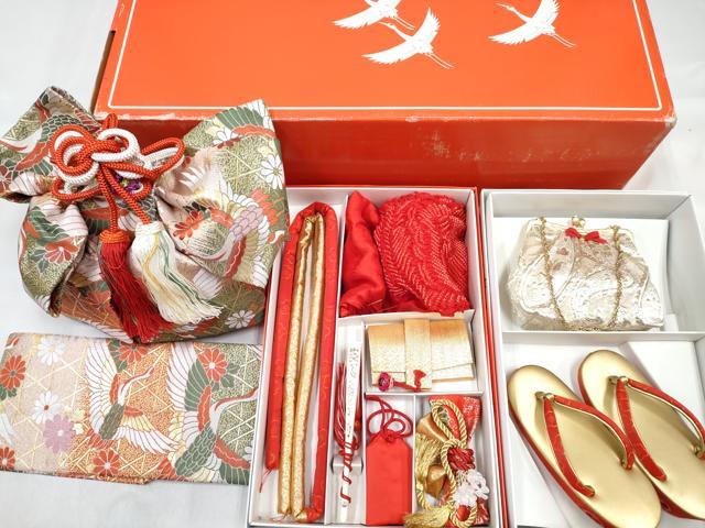 平和屋着物[]和装小物　女の子　子供　つけ帯・草履・帯締め・帯揚げ・しごき・小物セット　飛鶴花文　金糸　箱付き　DABG3481ma