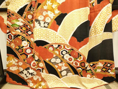 平和屋本店●豪華振袖　駒刺繍　吉祥花文　黒地　金彩　正絹　逸品　DABG3524du