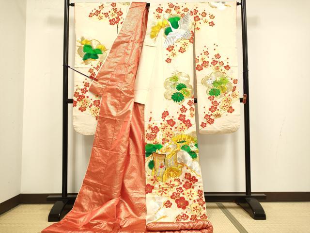 平和屋本店●色打掛　お引きずり　和装　婚礼　結婚式　花嫁　神社挙式　駒刺繍　総刺繍　飛鶴御所車梅松文　金彩　逸品　DABG3610du