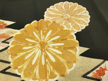平和屋着物■豪華黒留袖　駒刺繍　菊　松皮菱花文　金彩　正絹　逸品　DABG4234qp