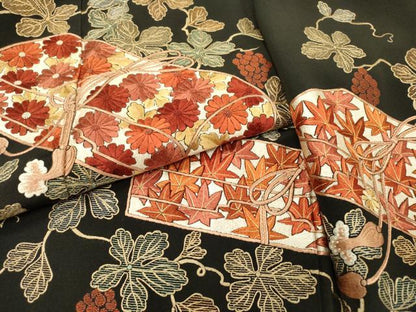 平和屋着物▼中国三大刺繍　相良刺繍　総刺繍　黒留袖　文箱葡萄蔦の葉文　金糸　正絹　逸品　DABG5897fe