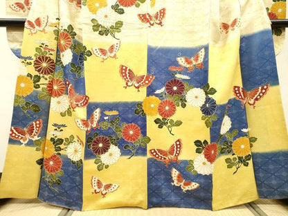 平和屋着物▼豪華振袖　駒刺繍　舞蝶菊文　暈し染　金彩　金通し地　正絹　逸品　DABG5915fe