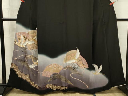 平和屋着物■豪華黒留袖　駒刺繍　扇面飛鶴文　暈し染め　金彩　正絹　逸品　DABG7853ya