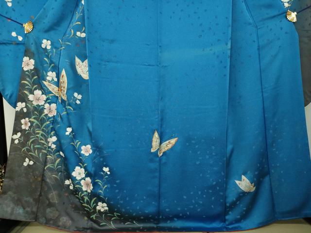 平和屋着物●豪華振袖　駒刺繍　舞蝶花文　暈し染め　金彩　金通し地　正絹　逸品　DABG8406ps