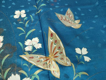 平和屋着物●豪華振袖　駒刺繍　舞蝶花文　暈し染め　金彩　金通し地　正絹　逸品　DABG8406ps