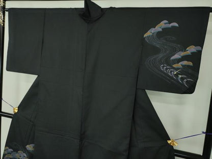 平和屋着物●螺鈿作家　甲斐泰造　本場染大島紬　訪問着　流水松文　金彩　正絹　逸品　DABG8436ps