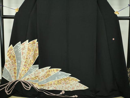 平和屋着物●豪華黒留袖　舞蝶更紗花文　金銀彩　鈴乃屋扱い　正絹　逸品　DABG8470ps