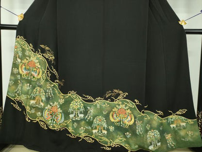 平和屋着物●豪華黒留袖　駒刺繍　花喰鳥　樹下鳥獣花文　暈し染め　金彩　正絹　逸品　DABG8526ps