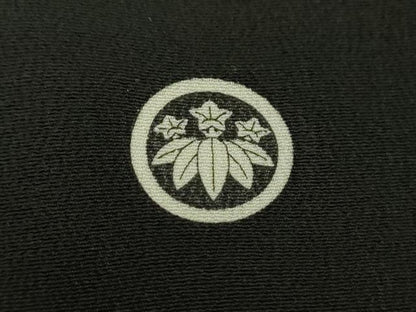 平和屋着物●豪華黒留袖　駒刺繍　花喰鳥　樹下鳥獣花文　暈し染め　金彩　正絹　逸品　DABG8526ps