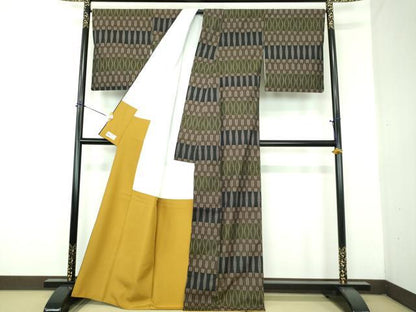 平和屋着物●本場大島紬　9マルキ　横段立涌矢羽根文　やまと誂製　正絹　逸品　DABG8547ps