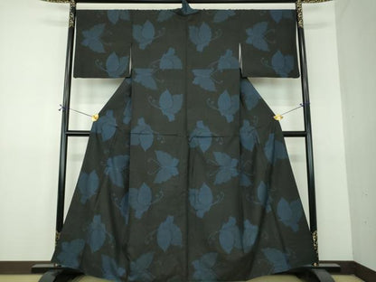 平和屋着物●本場大島紬　7マルキ　地空　舞蝶文　正絹　逸品　DABG8553ps
