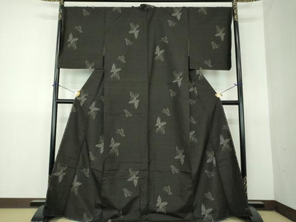 平和屋着物●本場大島紬　地空　舞蝶文　正絹　逸品　DABG8606ps