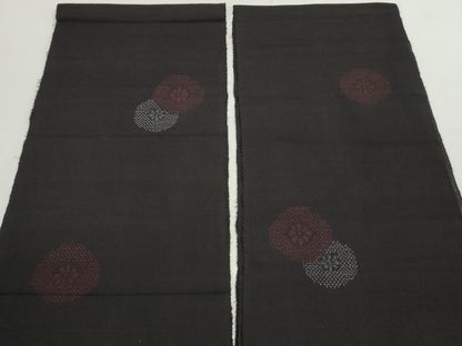 平和屋着物▼紬　解き反物　着尺　裁断済　花丸文　黒地　逸品　DABG9218we
