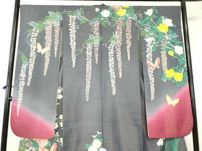 平和屋着物●豪華振袖　駒刺繍　舞蝶花文　暈し染め　金彩　金通し地　正絹　逸品　DABH0023op