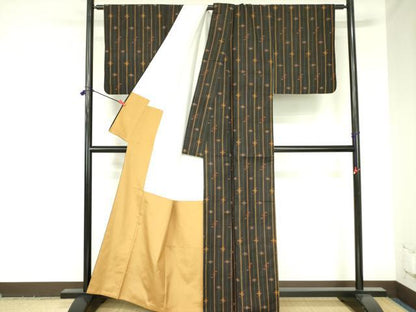 平和屋着物●国指定重要無形文化財　本場久米島紬　手織　正絹　逸品　DABH0047op