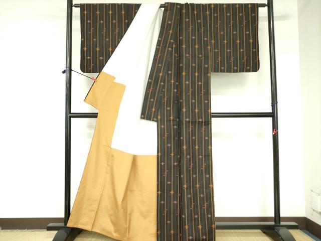 平和屋着物●国指定重要無形文化財　本場久米島紬　手織　正絹　逸品　DABH0047op