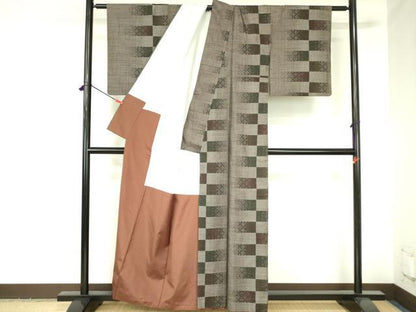 平和屋着物●本場大島紬　9マルキ　横段花菱文　正絹　逸品　DABH0065op