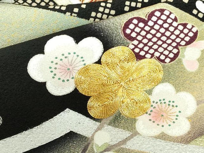 平和屋着物●豪華黒留袖　駒刺繍　宝尽くし花文　枝桜　暈し染め　金彩　正絹　逸品　DABH0151op