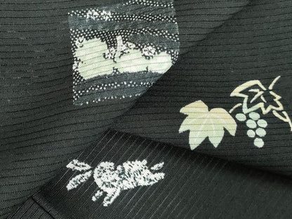 平和屋着物＊夏物　小紋　絽　葡萄蔦の葉文　跳び兎　黒地　反端付き　正絹　逸品　DABH0301op
