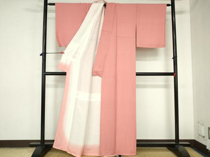 平和屋着物■上質な色無地　松皮菱地紋　甚三紅色　正絹　逸品　DABH0506op