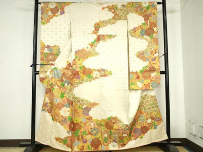 平和屋着物▼豪華振袖　駒刺繍　亀甲双蝶花文　金彩　金通し地　正絹　逸品　DABH0546op