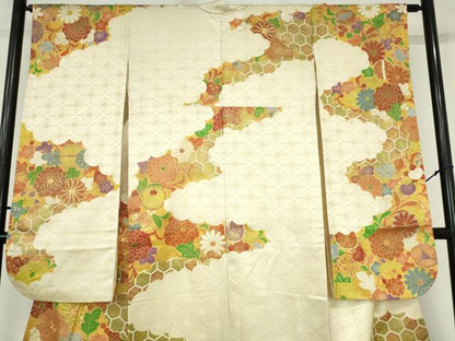 平和屋着物▼豪華振袖　駒刺繍　亀甲双蝶花文　金彩　金通し地　正絹　逸品　DABH0546op