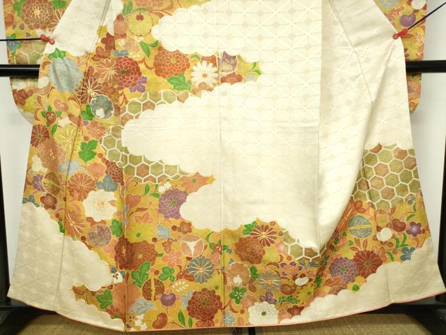 平和屋着物▼豪華振袖　駒刺繍　亀甲双蝶花文　金彩　金通し地　正絹　逸品　DABH0546op