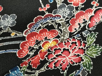 平和屋着物●上質な小紋　型染　牡丹　松竹梅　黒地　鬼しぼ縮緬　正絹　逸品　DABH0591op