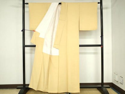 平和屋着物●上質な色無地　流水地紋　卵色　正絹　逸品　DABH0731op