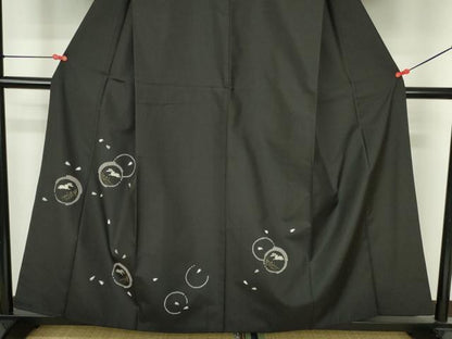 平和屋着物●本場大島紬　訪問着　刺繍　舞桜　跳び兎　立波文　黒地　金糸　正絹　逸品　DABH0765op