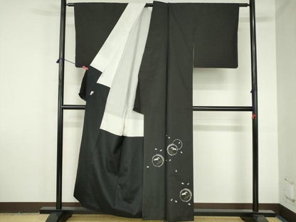 平和屋着物●本場大島紬　訪問着　刺繍　舞桜　跳び兎　立波文　黒地　金糸　正絹　逸品　DABH0765op