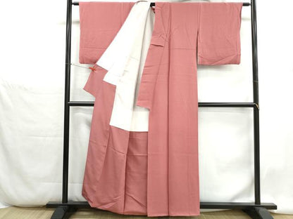 平和屋着物■ファッションデザイナー 花井幸子　色無地　霞地紋　鬼しぼ縮緬　甚三紅色　正絹　逸品　DABH1356qa