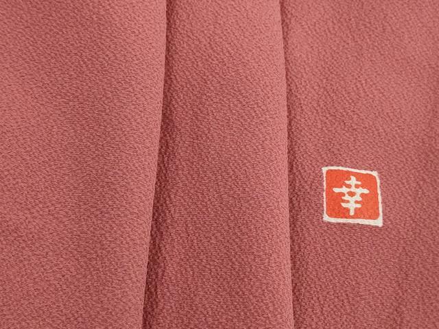平和屋着物■ファッションデザイナー 花井幸子　色無地　霞地紋　鬼しぼ縮緬　甚三紅色　正絹　逸品　DABH1356qa