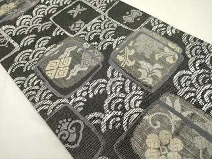 平和屋着物▽両面　六通柄袋帯　スリーシーズン　春夏秋　青海波花文　宝尽くし　黒地　銀糸　正絹　逸品　DABH1758cd
